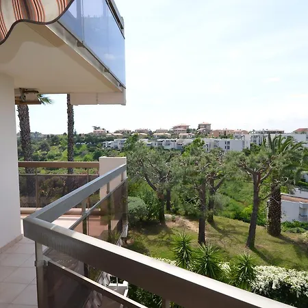 6 Personnes Avec Terrasse Et Piscine Quartier Fabron A *